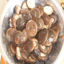 salted shiitake mushrooms in brine - product's photo