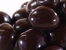 dark chocolate covered cranberries - product's photo