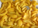 canned yellow peach slices in syrup - product's photo